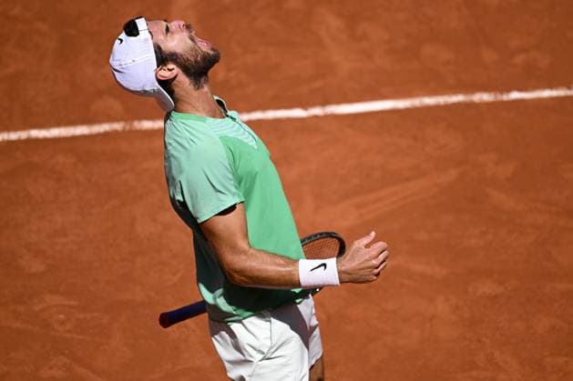 joie de Karen Khachanov TENNIS : Roland Garros 2023 - Paris - 04 06 2023 JBAutissier Panoramic 