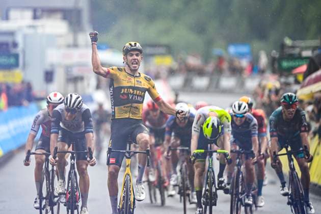 Sport Themen der Woche KW22 Sport Bilder des Tages CHAMBON-SUR-LAC, FRANCE - JUNE 04 : Laporte Christophe (FRA) of Jumbo-Visma celebrating his victory during stage 1 of the 75th edition of the 2023 Criterium du Dauphine Libere cycling race 2.UWT, a stage of 158 kms with start in Chambon-sur-Lac and finish in Chambon-sur-Lac on June 4, 2023 in Chambon-sur-Lac, France, 04 06 2023 ( Motordriver Gery Lannoo - Criterium du Dauphine 2023 - Stage 1 PhotoNews Panoramic 