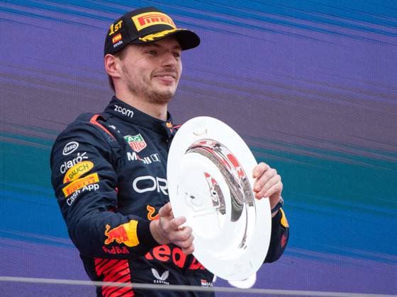 Max Verstappen (NED, Oracle Red Bull Racing, 01) jubelt auf dem Podium mit Pokal ueber den Sieg, ESP, Formel 1 Weltmeisterschaft, Grand Prix von Spanien, Circuit de Barcelona Catalunya, Rennen, 04.06.2023 ESP, Formel 1 Weltmeisterschaft, Grand Prix von Spanien, Circuit de Barcelona Catalunya, Rennen, 04.06.2023 Montmelo Copyright: xEibner Memmlerx EP_MMR