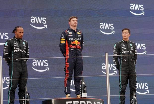 04.06.2023, Circuit de Catalunya, Barcelona, Formel 1 AWS Grand Prix von Spanien 2023 , im Bild Podium: Sieger Max Verstappen (NLD), Oracle Red Bull Racing, 2.Platz für Lewis Hamilton (GBR), Mercedes-AMG Petronas Formula One Team, 3.Platz für George Russell (GBR), Mercedes-AMG Petronas Formula One Team Barcelona Circuit de Catalunya Catalunya Spain