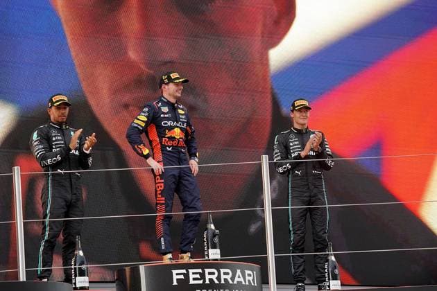 Formel 1 AWS Grand Prix von Spanien 2023 04.06.2023, Circuit de Catalunya, Barcelona, Formel 1 AWS Grand Prix von Spanien 2023 , im Bild Podium: Sieger Max Verstappen (NLD), Oracle Red Bull Racing, 2.Platz für Lewis Hamilton (GBR), Mercedes-AMG Petronas Formula One Team, 3.Platz für George Russell (GBR), Mercedes-AMG Petronas Formula One Team