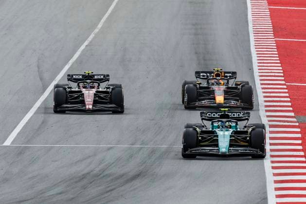 14 ALONSO Fernando (spa), Aston Martin F1 Team AMR23, action 24 ZHOU Guanyu (chi), Alfa Romeo F1 Team Stake C43, action 11 PEREZ Sergio (mex), Red Bull Racing RB19, action during the Formula 1 AWS Gran Premio de Espana 2023, 7th round of the 2023 Formula One World Championship, WM, Weltmeisterschaft from June 2 to 4, 2023 on the Circuit de Barcelona-Catalunya, in Montmelo, Spain - F1 - SPANISH GRAND PRIX 2023 - RACE DPPI Panoramic  03323010__R3_1198