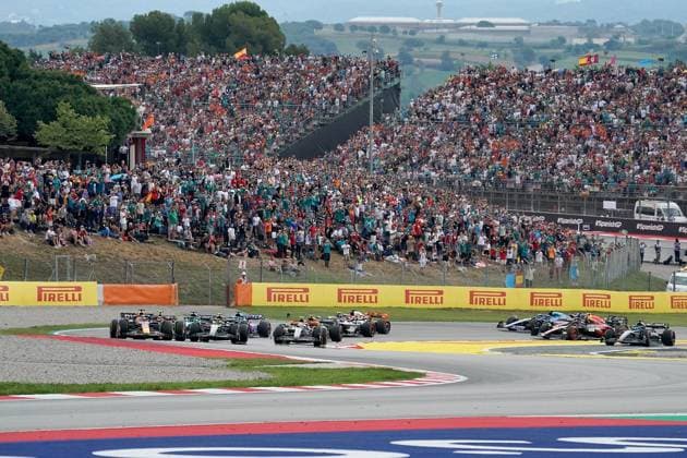 04.06.2023, Circuit de Catalunya, Barcelona, Formel 1 AWS Grand Prix von Spanien 2023 , im Bild Rennstart: Max Verstappen (NLD), Oracle Red Bull Racing, Carlos Sainz Jr. (ESP), Scuderia Ferrari, Lewis Hamilton (GBR), Mercedes-AMG Petronas Formula One Team, George Russell (GBR), Mercedes-AMG Petronas Formula One Team, Fernando Alonso (ESP), Aston Martin Aramco Cognizant Formula One Team, Lando Norris (GBR), McLaren F1 Team, Lance Stroll (CAN), Aston Martin Aramco Cognizant Formula One Team, Esteban Ocon (FRA), BWT Alpine F1 Team, Nico Hülkenberg (DEU), Moneygram Haas F1 Team, Charles Leclerc (MCO), Scuderia Ferrari Barcelona Circuit de Catalunya Catalunya Spain