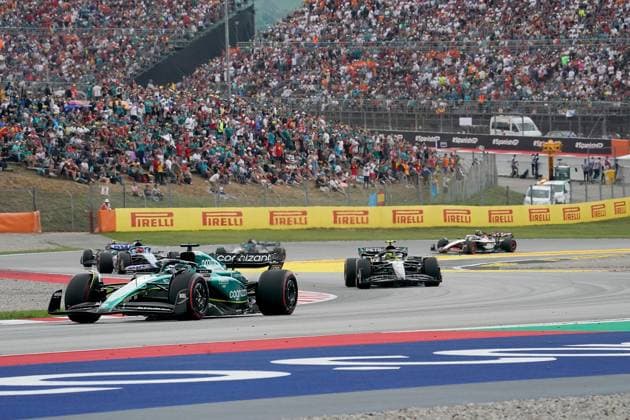 Formel 1 AWS Grand Prix von Spanien 2023 04.06.2023, Circuit de Catalunya, Barcelona, Formel 1 AWS Grand Prix von Spanien 2023 , im Bild Lance Stroll (CAN), Aston Martin Aramco Cognizant Formula One Team, Lewis Hamilton (GBR), Mercedes-AMG Petronas Formula One Team