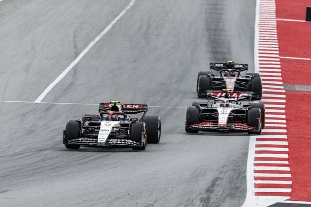 22 TSUNODA Yuki (jap), Scuderia AlphaTauri AT04, action 27 HULKENBERG Nico (ger), Haas F1 Team VF-23 Ferrari, action during the Formula 1 AWS Gran Premio de Espana 2023, 7th round of the 2023 Formula One World Championship, WM, Weltmeisterschaft from June 2 to 4, 2023 on the Circuit de Barcelona-Catalunya, in Montmelo, Spain - F1 - SPANISH GRAND PRIX 2023 - RACE DPPI Panoramic  03323010__R3_1284