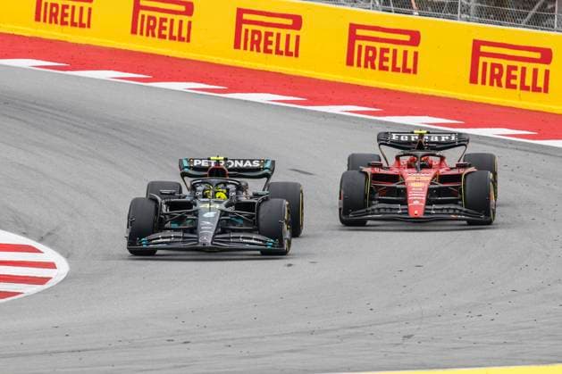 44 HAMILTON Lewis (gbr), Mercedes AMG F1 Team W14, action 55 SAINZ Carlos (spa), Scuderia Ferrari SF-23, action during the Formula 1 AWS Gran Premio de Espana 2023, 7th round of the 2023 Formula One World Championship, WM, Weltmeisterschaft from June 2 to 4, 2023 on the Circuit de Barcelona-Catalunya, in Montmelo, Spain - F1 - SPANISH GRAND PRIX 2023 - RACE DPPI Panoramic  03323010__R3_1422_1_1
