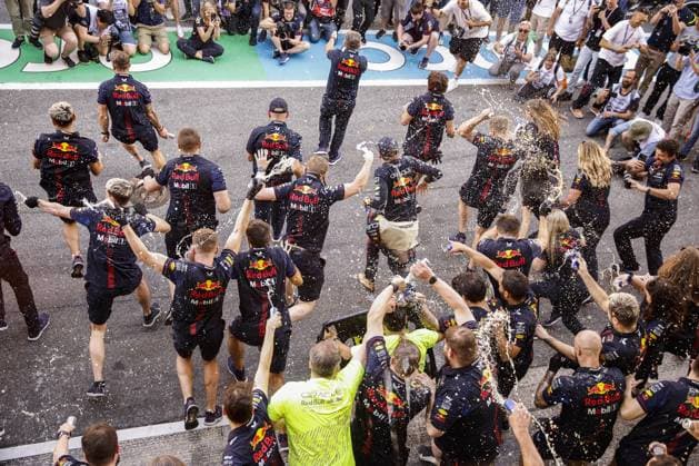 Red Bull Racing celebrations VERSTAPPEN Max (ned), Red Bull Racing RB19, portrait HORNER Christian (gbr), Team Principal of Red Bull Racing, portrait NEWEY Adrian (gbr), Chief Technical Officer of Red Bull Racing, portrait during the Formula 1 AWS Gran Premio de Espana 2023, 7th round of the 2023 Formula One World Championship, WM, Weltmeisterschaft from June 2 to 4, 2023 on the Circuit de Barcelona-Catalunya, in Montmelo, Spain - F1 - SPANISH GRAND PRIX 2023 - RACE DPPI Panoramic  _R3_9461