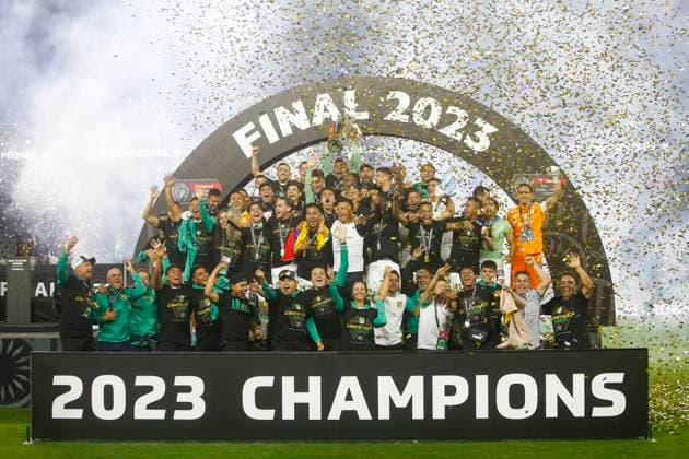 June 4, 2023, Los Angeles, California, USA: Mexico s Leon celebrates with the championship trophy after defeating Los Angeles FC during the second leg of the CONCACAF championship final soccer match at BMO Stadium in Los Angeles Sunday, June 4, 2023. Los Angeles USA - ZUMAc68_ 20230604_zaf_c68_055 Copyright: xRingoxChiux