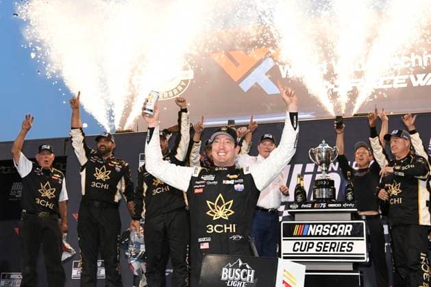 Bilder des Jahres 2023, Sport 06 Juni Sport Themen der Woche KW22 Sport Bilder des Tages MADISON, IL - JUNE 04: Kyle Busch ( 8 Richard Childress Racing 3CHI Chevrolet) celebrates in victory lane after winning the NASCAR, Motorsport, USA Cup Series Enjoy Illinois 300 on June 4, 2023, at World Wide Technology Raceway at Gateway in Madison, Illinois. (Photo by Michael Allio Icon Sportswire) AUTO: JUN 04 NASCAR Cup Series Enjoy Illinois 300 EDITORIAL USE ONLY Icon116230604021300