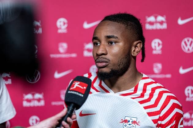 Leipzigs Christopher Nkunku im Interview. Fussball 1. Bundesliga, 34. Spieltag: RB Leipzig - FC Schalke 04 4:2. 27. Mai 2023: Leipzig, Red Bull Arena. RB Leipzig - FC Schalke 04 4:2 *** Leipzigs Christopher Nkunku interview Football 1 Bundesliga, 34 Matchday RB Leipzig FC Schalke 04 4 2 27 May 2023 Leipzig, Red Bull Arena RB Leipzig FC Schalke 04 4 2