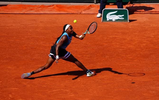 Mandatory Credit: Photo by Javier Garcia Shutterstock (13944044bh) Coco Gauff plays a left handed return French Open Tennis, Day 9, Roland Garros, Paris, France - 05 June 2023 French Open Tennis, Day 9, Roland Garros, Paris, France - 05 June 2023  Copyright: xJavierxGarcia Shutterstockx 13944044bh