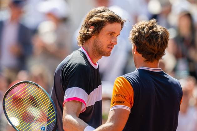 230605 Nicolas Jarry of Chile and Casper Ruud of Norway after men?s fourth round singles tennis match during Roland-Garros on June 5, 2023 in Paris. Photo: Vegard Grott BILDBYRAN kod VG VG0448 bbeng tennis french open franska öppna ATP, Tennis Herren roland garros grand slam norge norway Copyright: VEGARDxGRoTT BB230605VG021