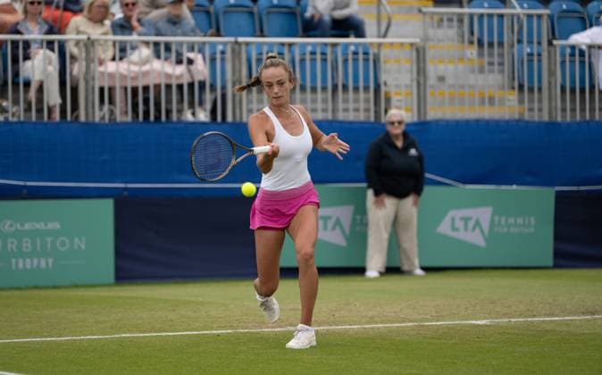 Isabelle Lacy (GBR) playing against Madison Brengle (USA) seeded 3 in the first round of the W100 Surbiton Trophy, at Surbiton Lawn Tennis Club, Surbiton, England on the 6th June 2023. Copyright: xAlanxStanfordx PMI-5581-0051