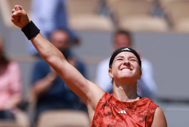 (230606) -- PARIS, June 6, 2023 -- Karolina Muchova of the Czech Republic celebrates her victory after winning the women s singles quarterfinals between Karolina Muchova of the Czech Republic and Anastasia Pavlyuchenkova of Russia at the French Open tennis tournament at Roland Garros in Paris, France, on June 6, 2023. ) (SP)FRANCE-PARIS-TENNIS-ROLAND GARROS-FRENCH OPEN-WOMEN S SINGLES GaoxJing 