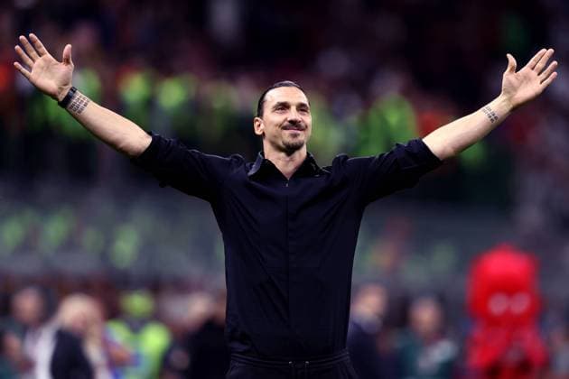 Bilder des Jahres 2023, Sport 06 Juni Bilder des Jahres 2023, Sport 06 Juni Ac Milan vs Hellas Verona Zlatan Ibrahimovic of Ac Milan greats the fans during his farewell ceremony to playing football at the end of the Serie A football match beetween Ac Milan and Hellas Verona at Stadio Giuseppe Meazza on June 4, 2023 in Milano, Italy . Milano Stadio Giuseppe Meazza Italy Copyright: xMarcoxCanonierox