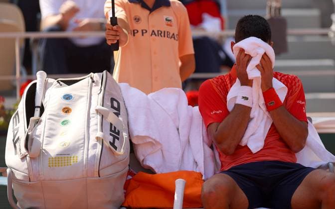 Mandatory Credit: Photo by Ella Ling Shutterstock (13949269bx) Novak Djokovic of Serbia with head in towel French Open Tennis, Day 10, Roland Garros, Paris, France - 06 June 2023 French Open Tennis, Day 10, Roland Garros, Paris, France - 06 June 2023  Copyright: xEllaxLing Shutterstockx 13949269bx