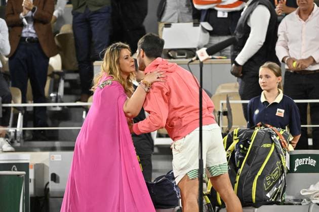 Tennis : Roland Garros 2023 - France - Marion Bartoli interview Carlos Alcaraz sur le court central Tennis : Roland Garros 2023 - France - 07 06 23 ChrysleneCaillaud Panoramic 