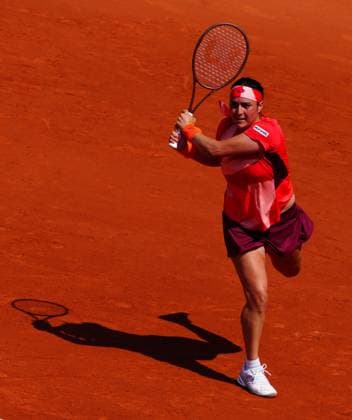 Mandatory Credit: Photo by Javier Garcia Shutterstock (13949271l) Ons Jabeur in quarter final action French Open Tennis, Day 11, Roland Garros, Paris, France - 07 June 2023 French Open Tennis, Day 11, Roland Garros, Paris, France - 07 June 2023  Copyright: xJavierxGarcia Shutterstockx 13949271l