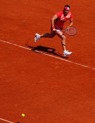 Mandatory Credit: Photo by Javier Garcia Shutterstock (13949271f) Ons Jabeur in quarter final action French Open Tennis, Day 11, Roland Garros, Paris, France - 07 June 2023 French Open Tennis, Day 11, Roland Garros, Paris, France - 07 June 2023  Copyright: xJavierxGarcia Shutterstockx 13949271f