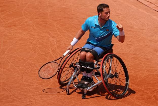 Mandatory Credit: Photo by Ella Ling Shutterstock (13949270g) Alfie Hewett of GBR celebrates French Open Tennis, Day 11, Roland Garros, Paris, France - 07 June 2023 French Open Tennis, Day 11, Roland Garros, Paris, France - 07 June 2023  Copyright: xEllaxLing Shutterstockx 13949270g