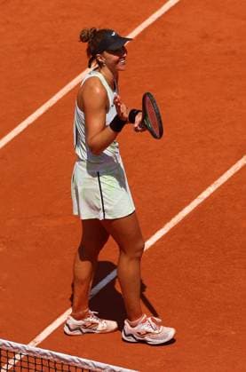 Mandatory Credit: Photo by Ella Ling Shutterstock (13949270c) Beatriz Haddad Maia of Brazil celebrates French Open Tennis, Day 11, Roland Garros, Paris, France - 07 June 2023 French Open Tennis, Day 11, Roland Garros, Paris, France - 07 June 2023  Copyright: xEllaxLing Shutterstockx 13949270c