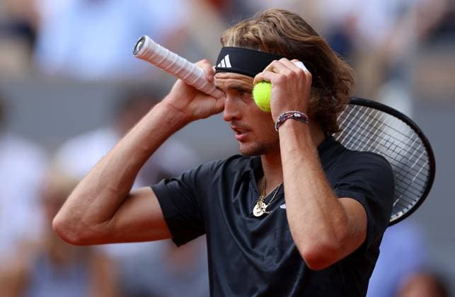 Mandatory Credit: Photo by Ella Ling Shutterstock (13949270bo) Alexander Zverev of Germany frustrated French Open Tennis, Day 11, Roland Garros, Paris, France - 07 June 2023 French Open Tennis, Day 11, Roland Garros, Paris, France - 07 June 2023  Copyright: xEllaxLing Shutterstockx 13949270bo