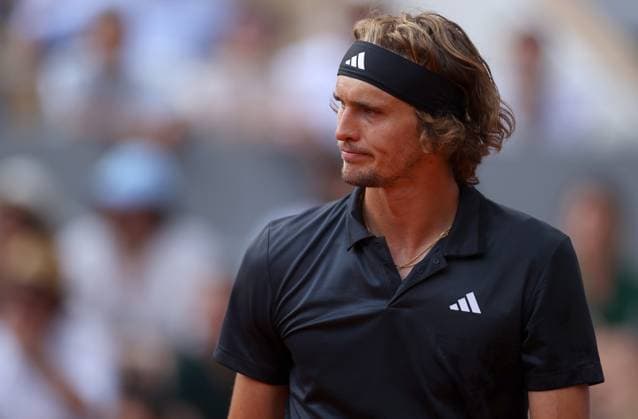 Mandatory Credit: Photo by Ella Ling Shutterstock (13949270bq) Alexander Zverev of Germany frustrated French Open Tennis, Day 11, Roland Garros, Paris, France - 07 June 2023 French Open Tennis, Day 11, Roland Garros, Paris, France - 07 June 2023  Copyright: xEllaxLing Shutterstockx 13949270bq