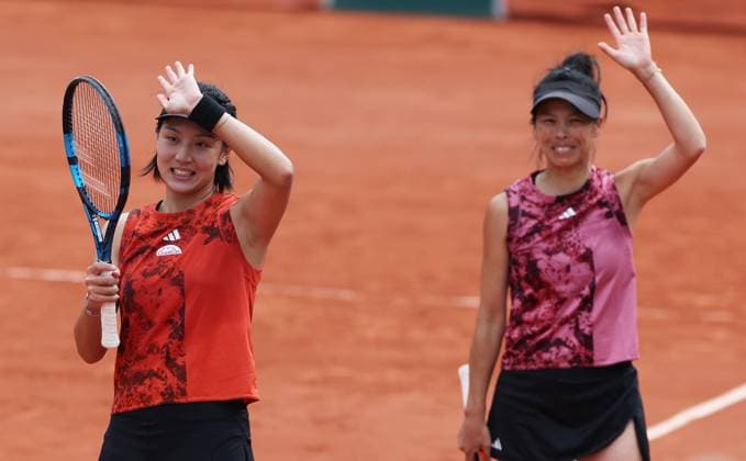 (230607) -- PARIS, June 7, 2023 -- Wang Xinyu (L) of China Hsieh Su-Wei of Chinese Taipei celebrate after winning the women s doubles quarterfinals between Wang Xinyu of China Hsieh Su-Wei of Chinese Taipei and Veronika Kudermetova Liudmila Samsonova of Russia at the French Open tennis tournament at Roland Garros in Paris, France, June 7, 2023. ) (SP)FRANCE-PARIS-TENNIS-ROLAND GARROS-FRENCH OPEN-WOMEN S DOUBLES GaoxJing 