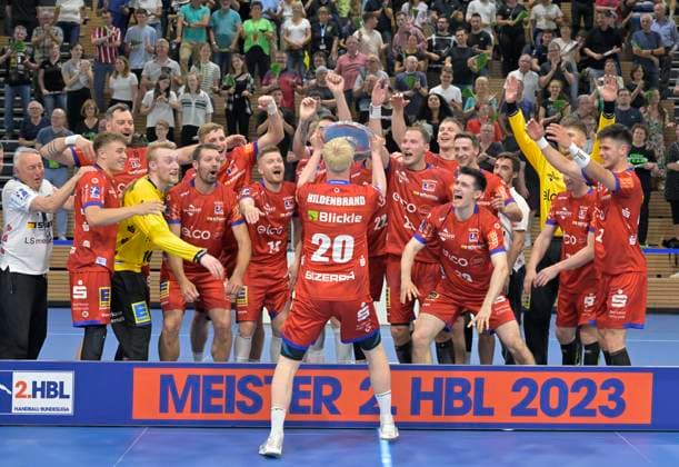 Sport Themen der Woche KW23 Sport Bilder des Tages 7.6.2023, die Mannschaft des HBW Balingen mit der Meisterschale, Handball, 2. Bundesliga, letzter Spieltag, HC Elbflorenz Dresden - HBW Balingen-Weilstetten, c Dresden *** 7 6 2023, the team of HBW Balingen with the championship trophy, handball, 2 Bundesliga, last match day, HC Elbflorenz Dresden HBW Balingen Weilstetten, c Dresden