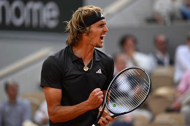 (230608) -- PARIS, June 8, 2023 -- Alexander Zverev reacts during the men s singles quarterfinal match between Alexander Zverev of Germany and Tomas Martin Etcheverry of Argentina at the French Open tennis tournament at Roland Garros in Paris, France, on June 7, 2023. (Photo by Xinhua) (SP)FRANCE-PARIS-TENNIS-ROLAND GARROS-FRENCH OPEN-MEN S SINGLES JulienxMattia 