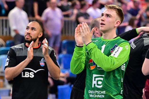 Lasse Ludwig (1.VFL Potsdam 01), David Cyrill Akakpo (1.VFL Potsdam 19) GER, 1.VFL Potsdam vs. Tus N-Luebbecke, Handball, 2. Bundesliga Herren, 38. Spieltag, Saison 2022 23, 07.06.2023 GER, 1.VFL Potsdam vs. Tus N-Luebbecke, Handball, 2.Bundesliga Herren, 38. Spieltag, Saison 2022 23, 07.06.2023 Potsdam Copyright: xEibner-Pressefotox xClaudiusxRauchx EP_CRH