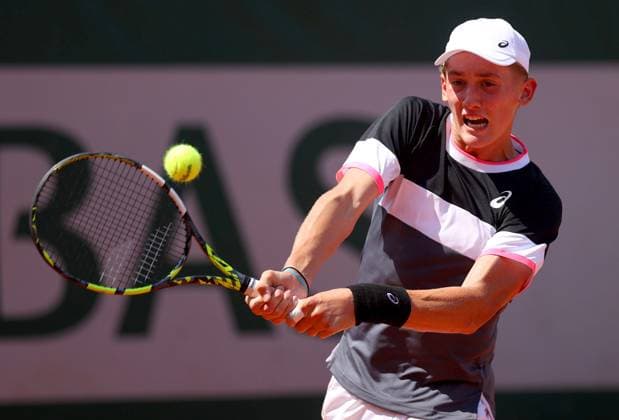 Mandatory Credit: Photo by Ella Ling Shutterstock (13949274e) Henry Searle of GBR in action French Open Tennis, Day 12, Roland Garros, Paris, France - 08 June 2023 French Open Tennis, Day 12, Roland Garros, Paris, France - 08 June 2023  Copyright: xEllaxLing Shutterstockx 13949274e