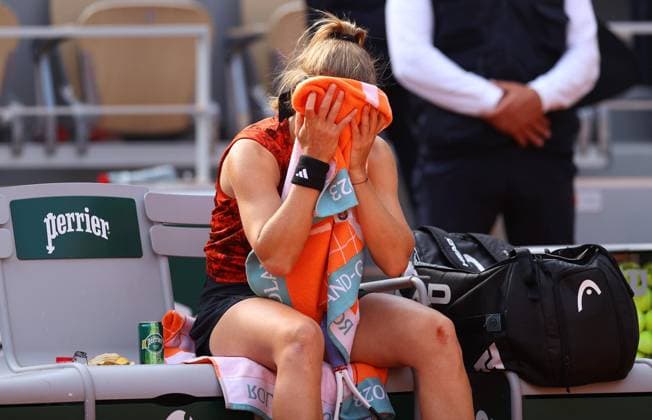 Mandatory Credit: Photo by Ella Ling Shutterstock (13949274bs) Karolina Muchova of Czech Republic celebrates French Open Tennis, Day 12, Roland Garros, Paris, France - 08 June 2023 French Open Tennis, Day 12, Roland Garros, Paris, France - 08 June 2023  Copyright: xEllaxLing Shutterstockx 13949274bs