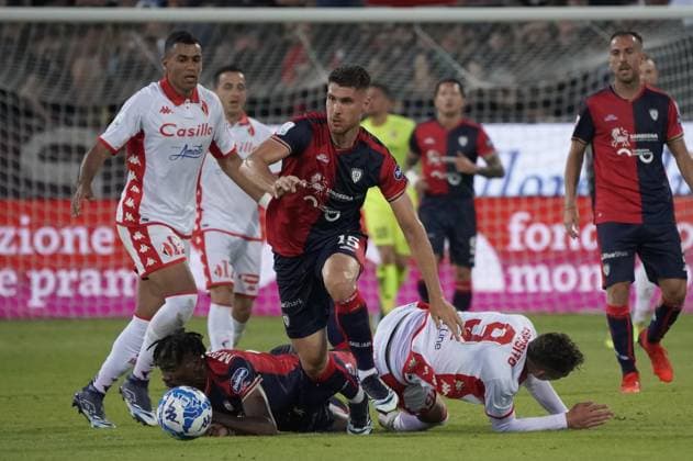 Foto Tocco Alessandro LaPresse 8 Giugno 2023 Cagliari, Italia - Cagliari vs Bari - Campionato di Calcio Serie BKT 2022 2023 - Stadio Unipol Domus. Nella foto:< June 8, 2023 Cagliari, Italy - soccer - Cagliari vs Bari - Italian Football Championship League BKT 2022 2023 - Unipol Domus Stadium. In the pic:<  Copyright: xAlessandroxTocco LaPressex
