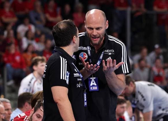 08.06.2023 - Handball - 1. Bundesliga LIQUI MOLY HBL - Saison 2022 2023 - 33. Spieltag: HC Erlangen Metropolregion Nürnberg HCE - SG Flensburg-Handewitt Flensburg - DaMa - Raul Alonso (Trainer Sportdirektor HC Erlangen HCE ) Olafur Stefansson (Co-Trainer HC Erlangen HCE ) stimmen sich ab