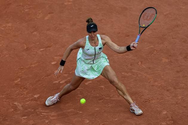 2023 French Open - Day Twelve Beatriz Haddad Maia returns the ball against Iga Swiatek at Roland Garros Grand Slam Tournament - Day 12 on June 08, 2023 in Paris, France. Paris France  Copyright: xRobertxSzaniszlox originalFilename:szaniszlo-notitle230609_npwFT.jpg
