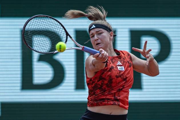 2023 French Open - Day Twelve Karolina Muchova returns the ball against Aryna Sabalenka at Roland Garros Grand Slam Tournament - Day 12 on June 08, 2023 in Paris, France. Paris France  Copyright: xRobertxSzaniszlox originalFilename:szaniszlo-notitle230608_npV9Q.jpg