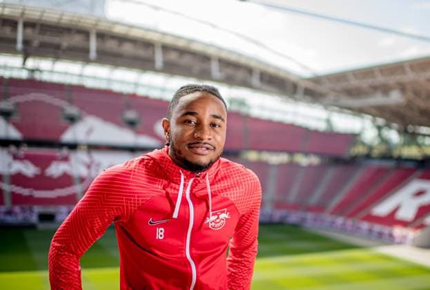 Leipzigs Christopher Nkunku beim Foto-Shooting. Spaziergang und Interview mit Christopher Nkunku. 25. Mai 2023: Leipzig, Red Bull Arena. Spaziergang und Interview mit Christopher Nkunku *** Leipzigs Christopher Nkunku at photo shoot walk and interview with Christopher Nkunku 25 May 2023 Leipzig, Red Bull Arena walk and interview with Christopher Nkunku