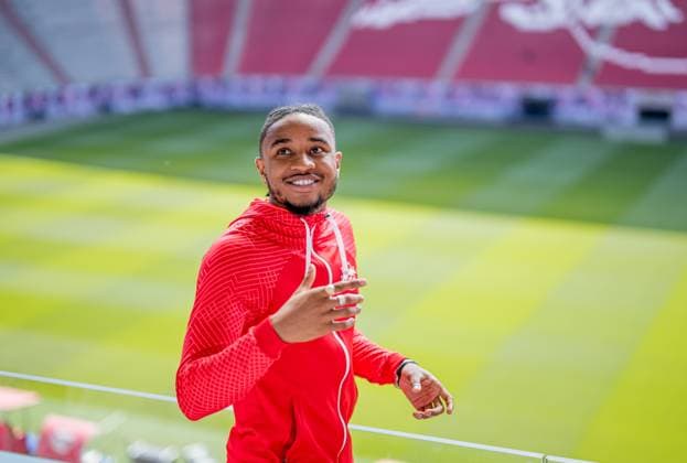 Leipzigs Christopher Nkunku beim Foto-Shooting. Spaziergang und Interview mit Christopher Nkunku. 25. Mai 2023: Leipzig, Red Bull Arena. Spaziergang und Interview mit Christopher Nkunku *** Leipzigs Christopher Nkunku at photo shoot walk and interview with Christopher Nkunku 25 May 2023 Leipzig, Red Bull Arena walk and interview with Christopher Nkunku