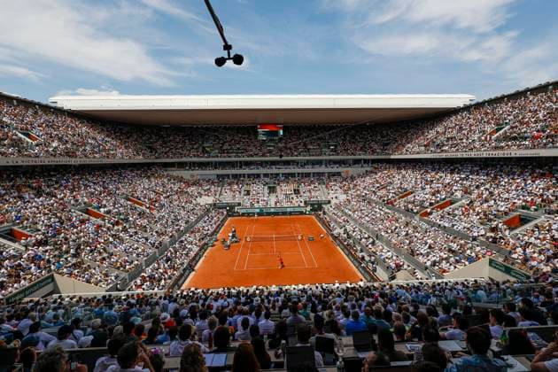 French Open Feature, Court Philippe-Chatrier Uebersicht von oben, Halbfinale, Herren Einzel, Carlos Alcaraz (ESP) vs Novak Djokovic (SRB) Copyright: xJuergenxHasenkopfx