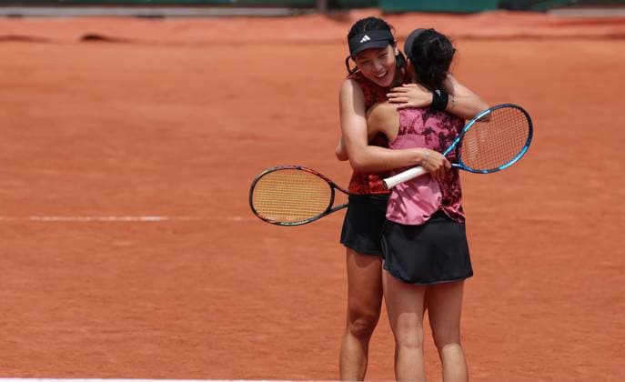 (230609) -- PARIS, June 9, 2023 -- Wang Xinyu (L) Hsieh Su-Wei celebrate after winning the women s doubles semifinals between Wang Xinyu of China Hsieh Su-Wei of Chinese Taipei and Nicole Melichar-Martinez of the United States Ellen Perez of Australia at the French Open tennis tournament at Roland Garros in Paris, France, June 9, 2023. ) (SP)FRANCE-PARIS-TENNIS-ROLAND GARROS-FRENCH OPEN-WOMEN S DOUBLES GaoxJing 
