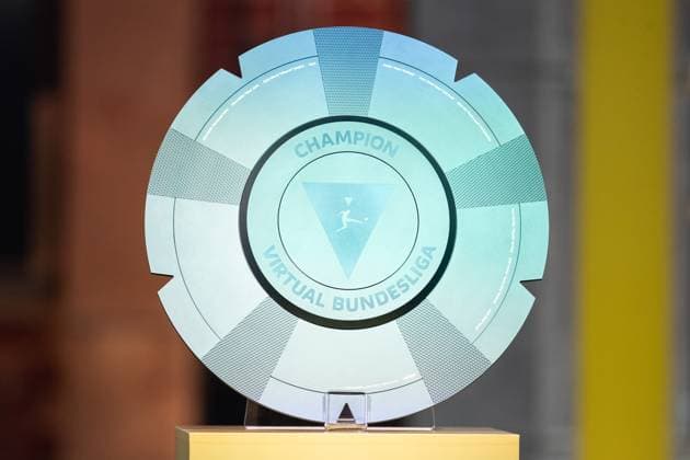 Grand Final der Virtual Bundesliga 2023 Die Meisterschale der Virtual Bundesliga Grand Final 2023 Grand Final der Virtual Bundesliga 2023, Koeln, Strassenkickerbase, 10.06.2023