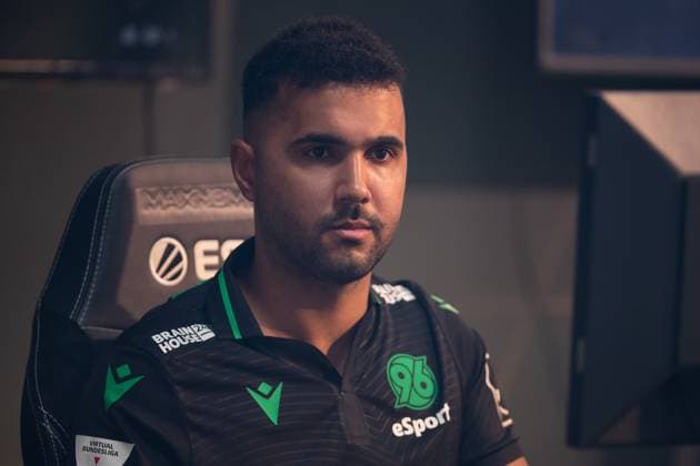Grand Final der Virtual Bundesliga 2023 Can Tuna (Cankos, Hannover 96) Grand Final der Virtual Bundesliga 2023, Koeln, Strassenkickerbase, 10.06.2023