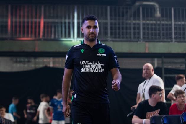Grand Final der Virtual Bundesliga 2023 Can Tuna (Cankos, Hannover 96) Grand Final der Virtual Bundesliga 2023, Koeln, Strassenkickerbase, 10.06.2023