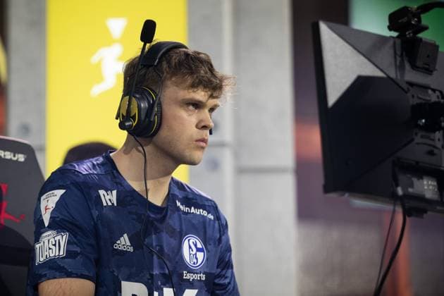Grand Final der Virtual Bundesliga 2023 Max Eggenkaemper (Antimax, Schalke 04) Grand Final der Virtual Bundesliga 2023, Koeln, Strassenkickerbase, 10.06.2023