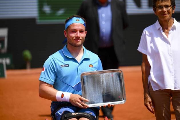 Alfie Hewett (Gbr) avec le trophee de finaliste TENNIS : Roland Garros 2023 - Finale Hommes Wheelchair - Paris - 10 06 2023 JBAutissier Panoramic 