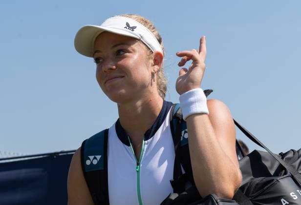 Katie Swan (GBR) arrives on court for the semi finals of the W100 Surbiton Trophy during day 6 of the Surbiton Trophy, at Surbiton Lawn Tennis Club, Surbiton, England on the 10th June 2023. Copyright: xAlanxStanfordx PMI-5587-0085