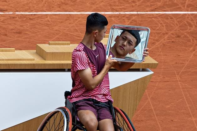 Men s Wheelchair Singles Final At Roland Garros - Day 14 Tokito Oda enjoy the podium with his trophy after the Men s Wheelchair Singles final at Roland Garros Grand Slam Tournament - Day 14 on June 10, 2023 in Paris, France. Paris France  Copyright: xRobertxSzaniszlox originalFilename:szaniszlo-notitle230610_npuOs.jpg