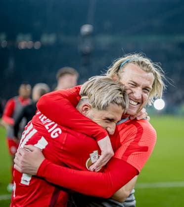 Leipzigs Emil Forsberg und Kevin Kampl jubeln nach dem Spiel. DFB-Pokalfinale 2023 Eintracht Frankfurt - RB Leipzig 0:2. 3. Juni 2023 Olympiastadion, Berlin. SG Eintracht Frankfurt - RB Leipzig 0:2