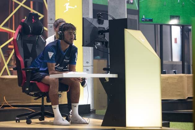Grand Final der Virtual Bundesliga 2023 Khalid Guerel (Khalidgrl03, Karlsruher sc) Grand Final der Virtual Bundesliga 2023, Koeln, Strassenkickerbase, 10.06.2023